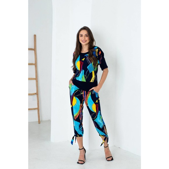 Women's Capri Pants Size M Abstract Print Blue Print Bow Ties Cropped NWT - Picture 2 of 2